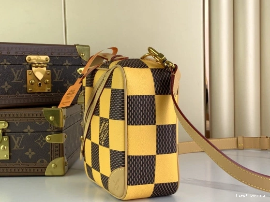 First bag ru Chess LOUIS VUITTON Messenger-24*24*8CM 0813